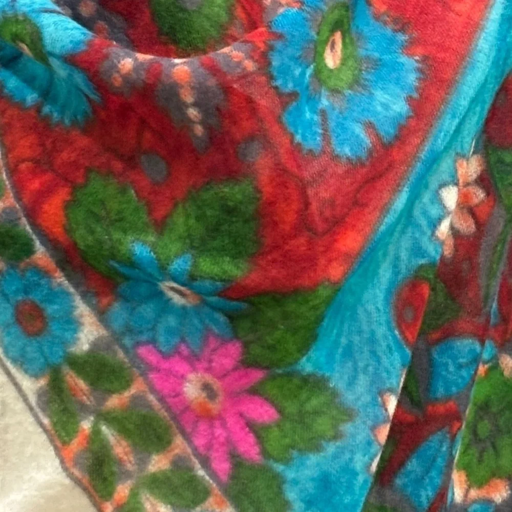 Petrusse Paris Luxury Wool Floral Scarf, 43" x 43" - Picture 4 of 6